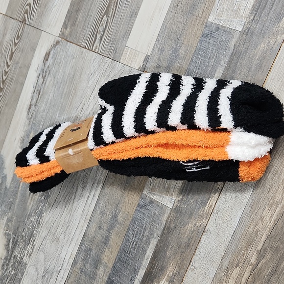 Rae Dunn Cozy Halloween Socks - Picture 5 of 8